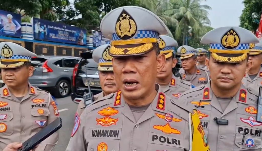 Dirlantas Polda Metro Jaya, Kombes Pol. Komarudin saat diwawancarai di Mapolda Metro Jaya, Jakarta, pada Senin (14/7/2025). (Ilham F/Suaranusantara)