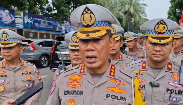 Dirlantas Polda Metro Jaya, Kombes Pol. Komarudin saat diwawancarai di Mapolda Metro Jaya, Jakarta, pada Senin (14/7/2025). (Ilham F/Suaranusantara)