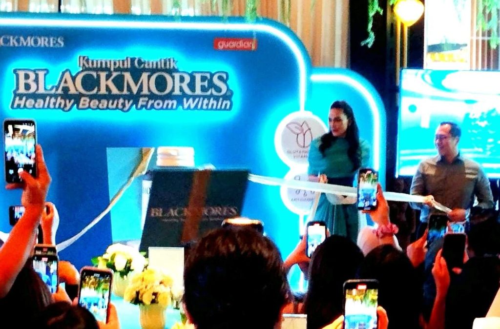 Blackmores perkenalkan produk terbarunya Ultimate Vibrant Skin yang sudah tersedia di seluruh Indonesia (suaranusantara.com)