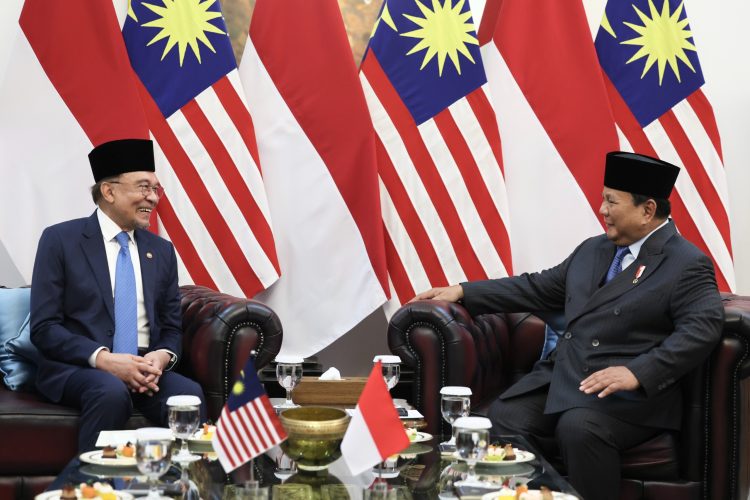 Presiden Republik Indonesia Prabowo Subianto bertemu dengan PM Malaysia Anwar Ibrahim (Dok Istimewa).