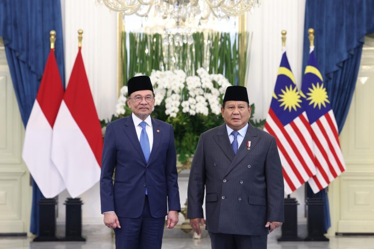 Presiden RI Prabowo Subianto bertemu dengan PM Malaysia Anwar Ibrahim (Dok Istimewa).