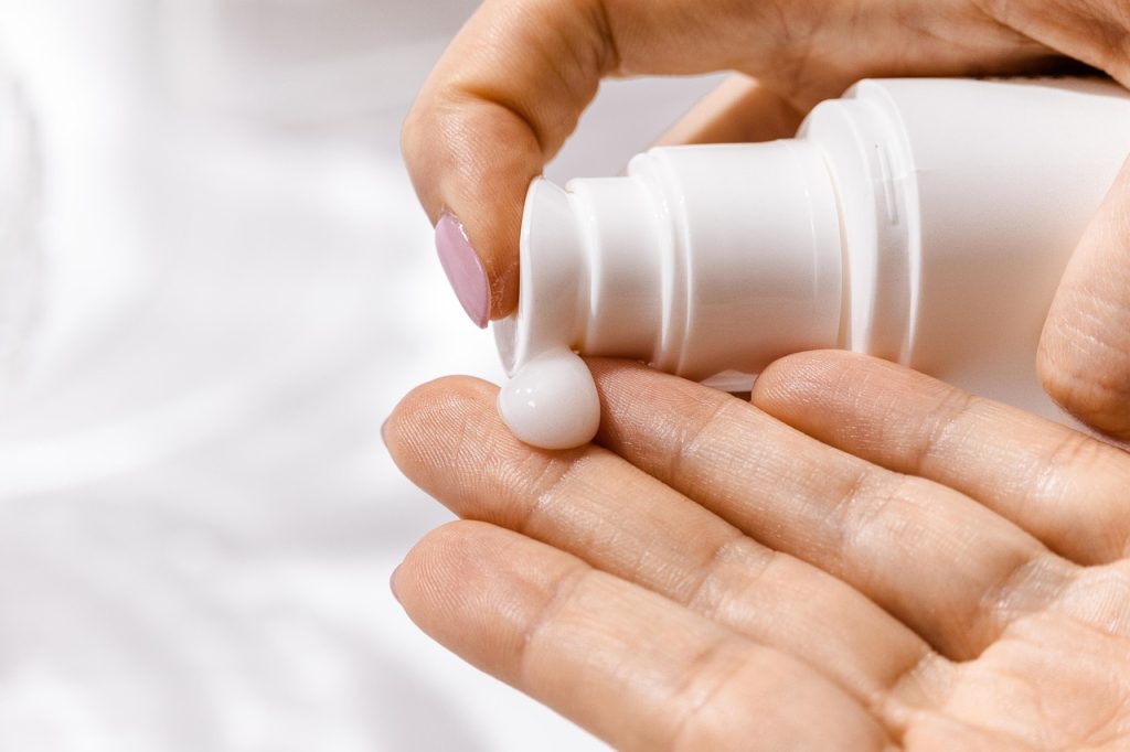 Tips Memilih Sunscreen Ringan, Nggak Lengket tapi Tetap Ampuh Seharian