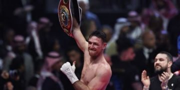 Petinju asal Inggris Callum Smith harus menjalani periode negoisasi melawan David Morell Jr untuk perebutan gelar juara dunia kelas berat ringan interim WBO