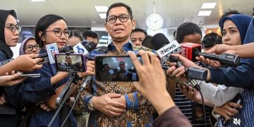 Pimpinan DPR RI Adies Kadir usai gelar pertemuan dengan Raihan Diaz bocah pemberani yang panjat tiang bendera setinggi 12 meter (Instagram @adies.kadir)