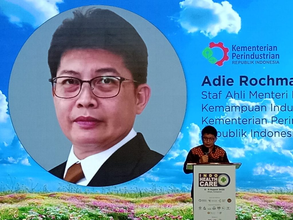Staf Ahli Menteri Bidang Penguatan Kemampuan Industri Dalam Negeri Adie Rochmanto Pandiangan memberi sambutan di pameran Indo healthcare Gakeslab Expo 2025 di Jakarta (suaranusantara.com)