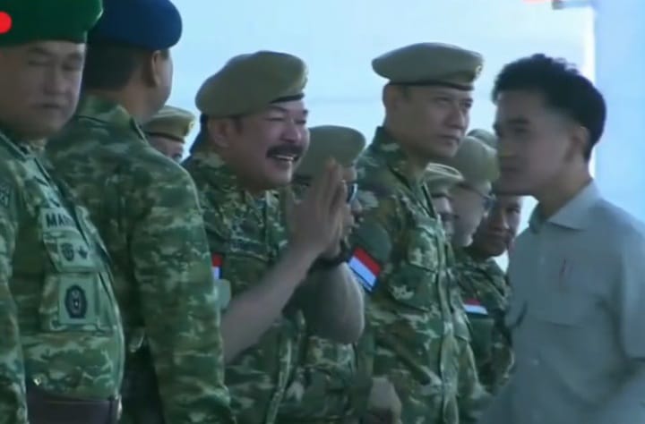 Momen Wapres RI Gibran Rakabuming Raka tak salami para menteri Kabinet Merah Putih (instagram @wakandafolk)