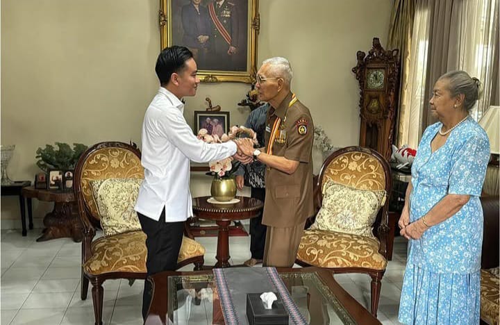 Momen Wapres RI Gibran Rakabuming Raka temui Wapres ke 6 RI Try Sutrisno, Rabu 13 Agustus 2025 (instagram @gibran_rakabuming)