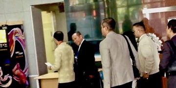 Eks Mendikbudristek, Nadiem Makarim saat tiba di gedung KPK, Jakarta, Kamis (7/8/2025). (Ilham F/Suaranusantara)