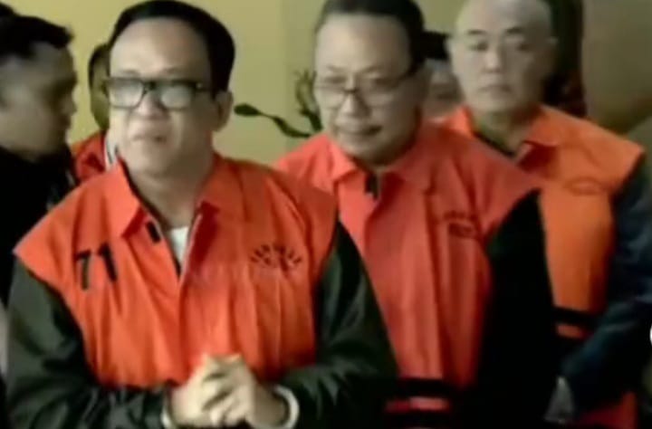 Penampakan Wamenaker Immanuel Ebenezer atau Noel kenakan rompi oranye usai menjalani pemeriksaan pasca OTT terkait dugaan pemerasan sertifikasi K3, Jumat 22 Agustus 2025 (instagram @paltiwest)