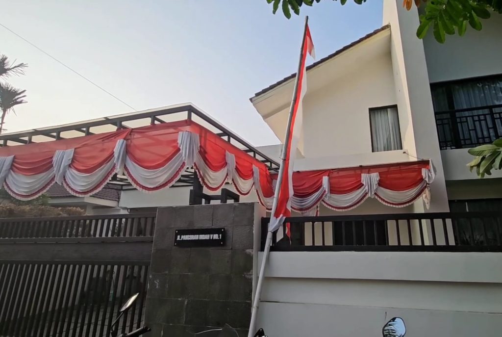 Rumah eks Wamenaker, Immanuel Ebenezer di kawasan Pancoran, Jakarta Selatan usai digeledah KPK, Selasa (26/8/2025). (Ilham F/Suaranusantara)