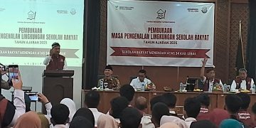 Mensos Saiful Yusuf menghadiri pembukaan masa pengenalan lingkungan Sekolah Rakyat, di Lebak, Banten.(SuaraNusantara/Def)