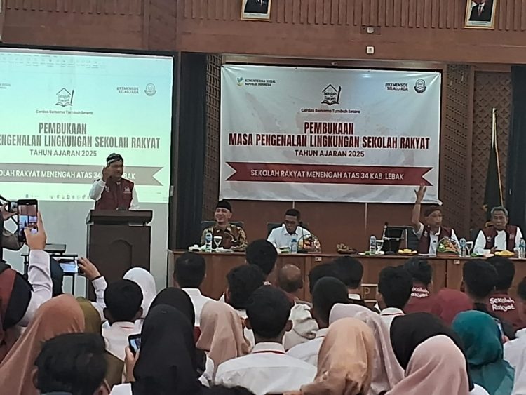 Mensos Saiful Yusuf menghadiri pembukaan masa pengenalan lingkungan Sekolah Rakyat, di Lebak, Banten.(SuaraNusantara/Def)