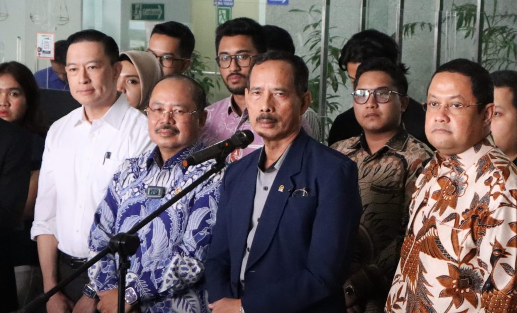 Konferensi Pers pimpinan Komisi Yudisial bersama mantan Mendag, Tom Lembong di kantor Komisi Yudisial, Jakarta, Senin (11/8/2025). (Ilham F/Suaranusantara)