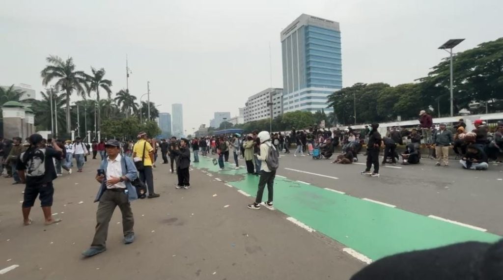 Aksi massa di depan Gedung DPR RI