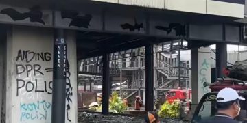 Halte Busway Senen rusak parah usai dibakar oknum tidak bertanggungjawab (Dok Istimewa)