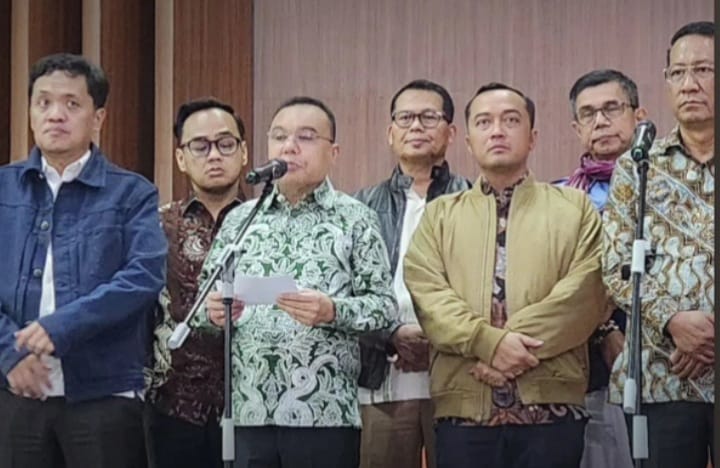 Menkum Supratman Andi Atgas dan Wakil Ketua DPR RI Sufmi Dasco Ahmad beserta jajarannya konferensi pers terkait pemberian amnesti terhadap 1.116 termasuk Hasto Kristiyanto dan abolisi Tom Lembong dari Presiden RI Prabowo Subianto (instagram @supratman08)