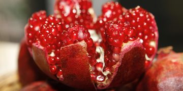 Buah-Buahan yang Bisa Mencerahkan Kulit Secara Alami