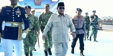 Presiden Prabowo Subianto melantik Jenderal TNI Tandyo Budi Revita sebagai Wakil Panglima TNI dalam Upacara Gelar Pasukan Operasional dan Kehormatan Militer di Pusat Pendidikan dan Latihan Pasukan Khusus Kopassus TNI Angkatan Darat, Batujajar, Kabupaten Bandung Barat, Jawa Barat, Minggu.