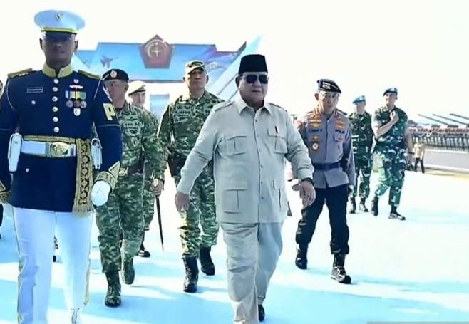Presiden Prabowo Subianto melantik Jenderal TNI Tandyo Budi Revita sebagai Wakil Panglima TNI dalam Upacara Gelar Pasukan Operasional dan Kehormatan Militer di Pusat Pendidikan dan Latihan Pasukan Khusus Kopassus TNI Angkatan Darat, Batujajar, Kabupaten Bandung Barat, Jawa Barat, Minggu.