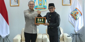 Wakil Ketua MPR dari Fraksi PAN, Eddy Soeparno dan Wali Kota Balikpapan, Rahmat Mas’ud bahas soal sampah (Dok Istimewa)