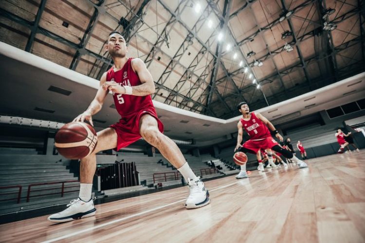 Pemain Timnas Basket Indonesia Widyanta Putra Teja berlatih untuk perisapan SEA Games 2025 Thailand.