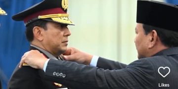 Presiden RI Prabowo Subianto beri kenaikan pangkat kehormatan kepada Djamari Chaniago dan Ahmad Dofiri, Rabu 17 September 2025 (instagram @penjaga_harapan)
