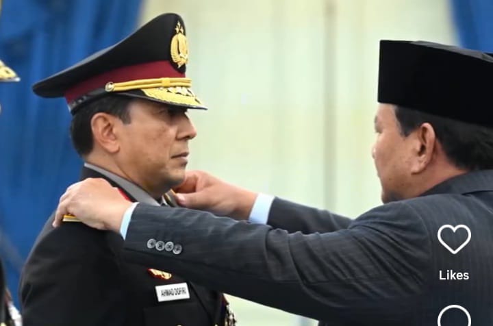 Presiden RI Prabowo Subianto beri kenaikan pangkat kehormatan kepada Djamari Chaniago dan Ahmad Dofiri, Rabu 17 September 2025 (instagram @penjaga_harapan)