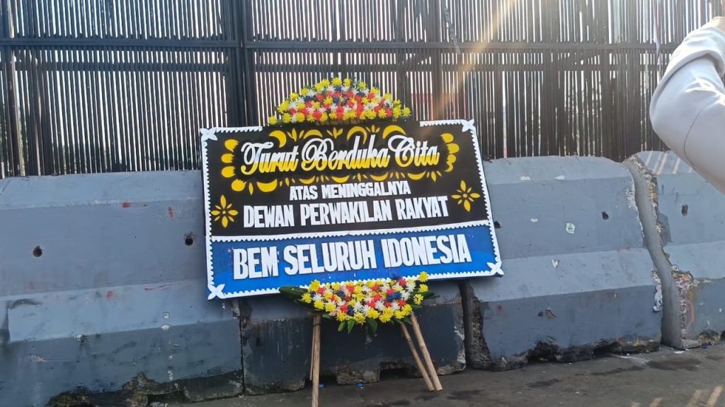 Turut berduka cita atas meninggalnya Dewan Perwakilan Rakyat (DPR)'.