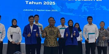 Direktur Legal dan Manajemen Human Capital PLN, Yusuf Didi Setiarto, pada seremoni penandatanganan kontrak ikatan kerja 2025 (Dok: Mayzka)