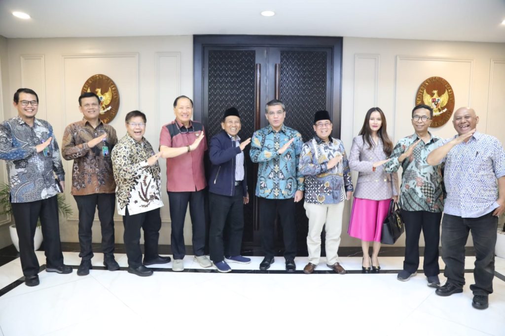 Kolaborasi antara Kementerian Ketenagakerjaan (Kemnaker), Kementerian Sosial (Kemensos), dan Dewan Nasional Indonesia untuk Kesejahteraan Sosial (DNIKS) (Dok: Biro Humas Kemnaker)