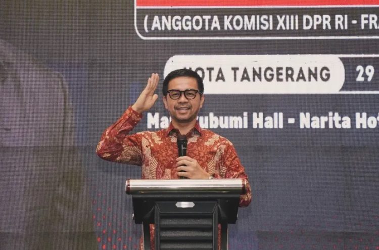 Anggota Komisi XIII DPR RI Fraksi PDIP, Marinus Gea sampaikan pesan ke relawan PDIP (Dok Instagtam Marinus Gea)