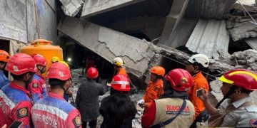 DPC PDI Perjuangan Sidoarjo menerjunkan relawan untuk membantu penanganan insiden ambruknya Pondok Pesantren Al-Khoziny(Dok DPD PDIP Jawa Timur)