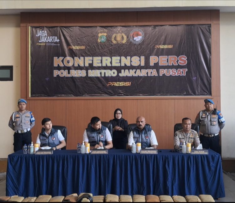 Konferensi Pers terkait kasus narkotika di Polres Metro Jakarta Pusat (Dok: Mayzka)