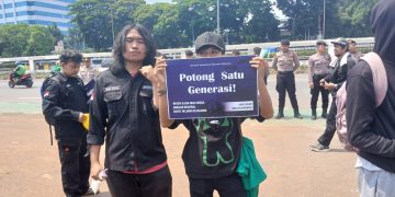 GMNI Jabodetabek gelar demo di depan gedung DPR R( (1/9/25)