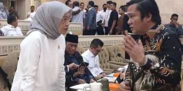 Bupati Nias Barat, Eliyunus Waruwu menemui Menteri PAN-RB, Rini Widyantini di DPR RI (Dok FB Eliyunus Waruwu)