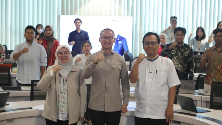 Wakil Ketua MPR RI dari Fraksi Partai Amanat Nasional (PAN), Eddy Soeparno menghadiri diskusi di Unair (Dok Istimewa)