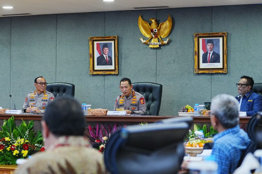 Kapolri saat memimpin rapat akselerasi transformasi Polri (Dok.Polri)