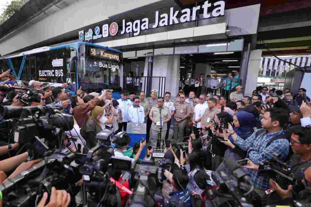 Gubernur DKI Jakarta, Pramono Anung, saat meresmikan halte Jaga Jakarta (Dok: Humas Pemprov DKI Jakarta)