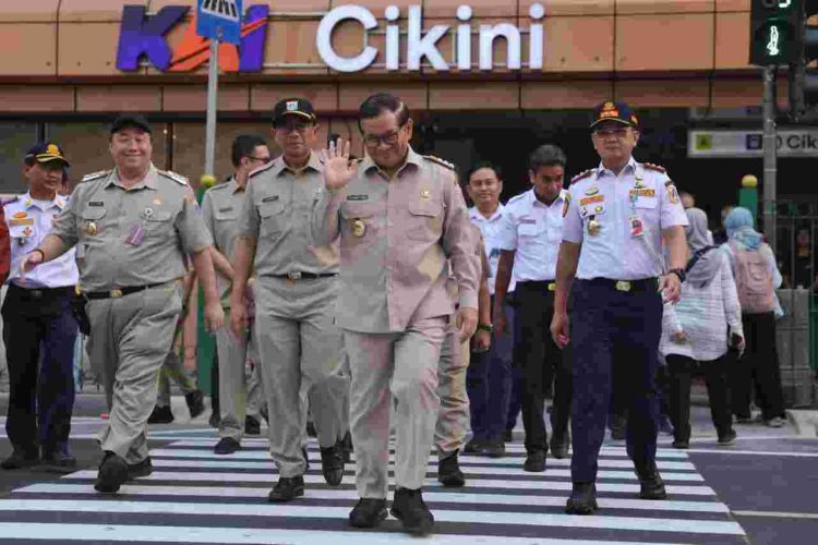 Gubernur DKI Jakarta, Pramono Anung, uji coba langsung pelican crossing di Stasiun Cikini (Dok: Diskominfotik)