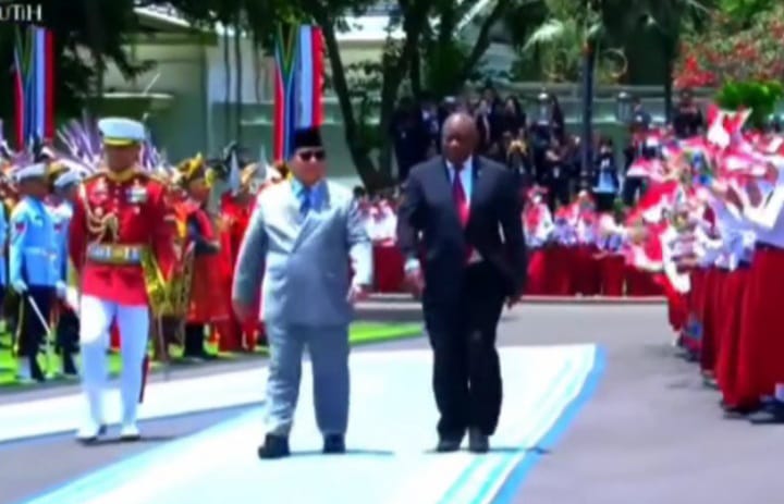 Presiden Afrika Selatan, Cyril Ramaphosa tiba di Istana Negara disambut Presiden RI Prabowo Subianto siang ini Rabu 22 Oktober 2025 (instagram @esanews.id)