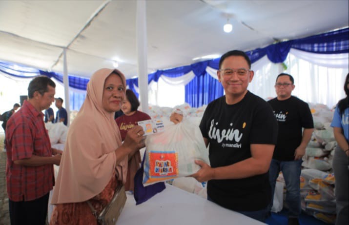 Rayakan HUT ke 27 Bank Mandiri gelar program Pasar Murah di Surabaya (dok Suaranusantara.com)