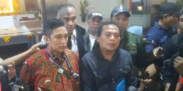 Deolipa Yumara selaku kuasa hukum Firdaus Oiwobo datangi Mabes Polri menanyakan perkembangan kasusnya (suaranusantara.com)