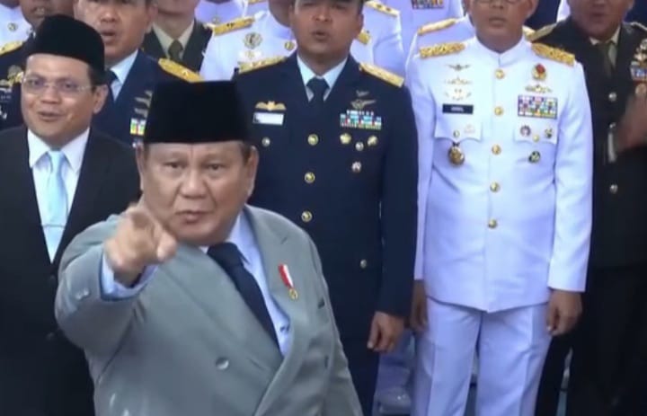 Momen Presiden RI Prabowo Subianto semangat bernyanyi saat lagu Bangun Pemudi Pemuda di peringatan Hari Kesaktian Pancasila (YouTube @Sekretariat Presiden)