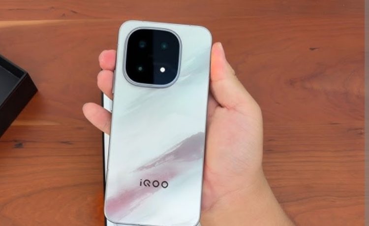 iQOO 15 Resmi Hadir: Andalkan Snapdragon 8 Elite Gen 5 dan Baterai 7.000 mAh untuk Performa Maksimal