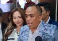 Lisa Mariana bersama Kuasa Hukumnya, John Nababan saat diwawancarai di Bareskrim Polri, Jakarta Selatan, pada Jum'at (24/10/2025). (Ilham F/Suaranusantara)