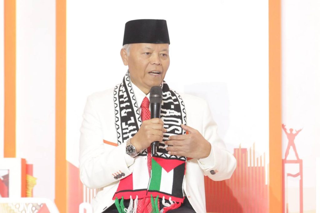 Dr. H. M Hidayat Nur Wahid atau HNW