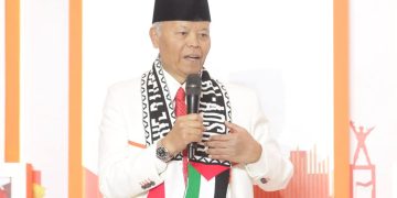 Dr. H. M Hidayat Nur Wahid atau HNW