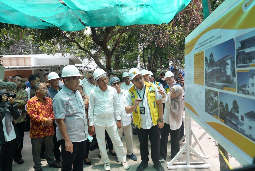 Ketua MPR Ahmad Muzani dan Gubernur Jabar Tinjau Renovasi Mess MPR yang Dibakar Masa Demo