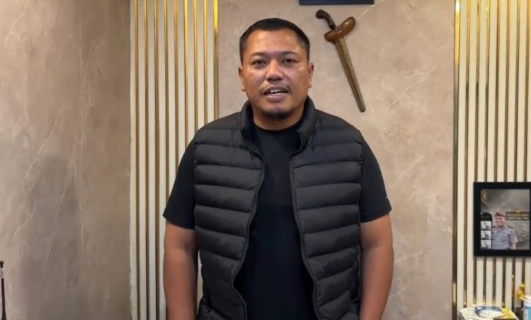 PS Kanit 5 Subdit 3 Ditresnarkoba Polda Metro Jaya, AKP Edy Lestari saat diwawancarai di Polda Metro Jaya, Jakarta, pada Kamis (23/10/2025). (Ilham F/Suaranusantara)