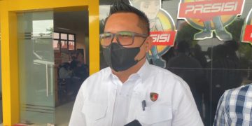 Kasat Reskrim Polres Metro Bekasi Kota AKBP Braiel Arnold Rondonuwu saat diwawancarai, pada Kamis (23/10/2025). (Ilham F/Suaranusantara)